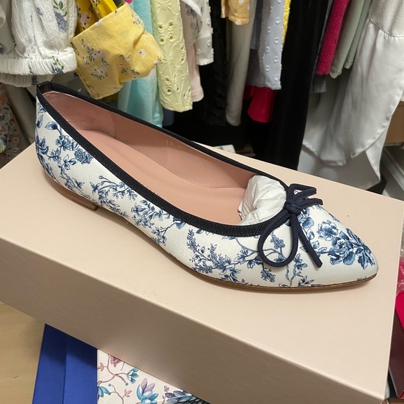 Gal Meets Glam x Margaux Flats - Picture 2 of 3